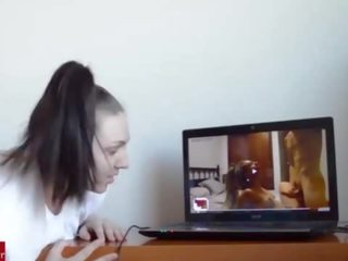 Те майната на на компютър стая и той cums на тя корем. san006