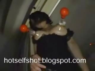 Голям бюст азиатки с млечен цици