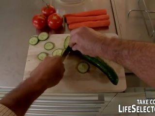 Chef трахає hige цицьки немовлята в кухня.