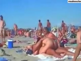 Publiko hubo't hubad dalampasigan nakikipagpalitan ng katalik xxx video sa tag-araw 2015